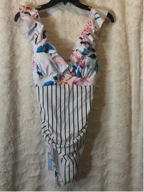 NEW CUPSHE Women's Ruffled One Piece Swimsuit V Neck Lace Up Floral Striped Sz L